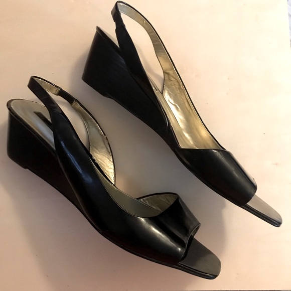 Bandolino Size 9 1/2 Black Patent Low Wedges - Picture 2 of 4